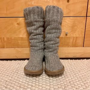 VICTORIA’S SECRET PINK KNIT FUR LINED BOOTS